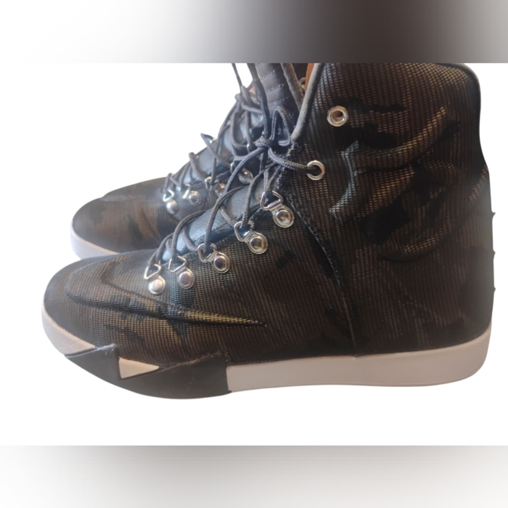 Nike Women's Black and Gold Reflective Camo Athletic Shoes Size 9.5 Hightops